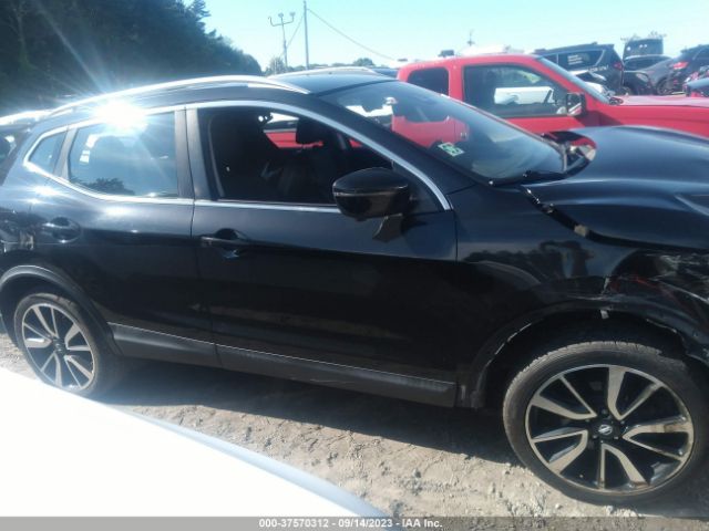 JN1BJ1CR1HW120276 Nissan Rogue Sport Sl