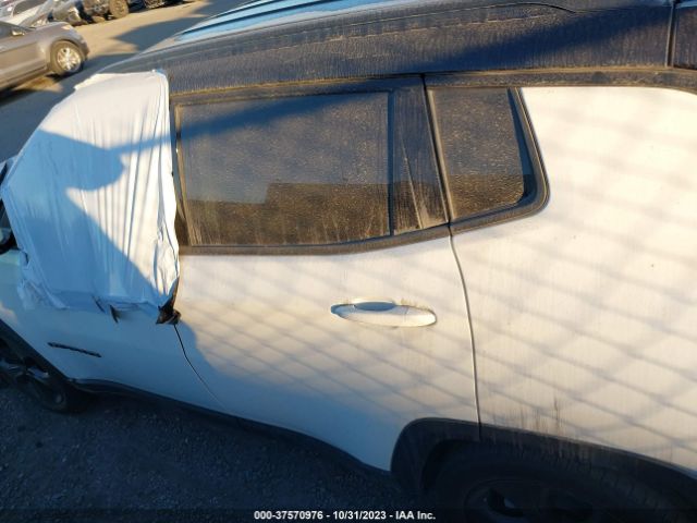 3C4NJCBB9KT749307 Jeep Compass Altitude