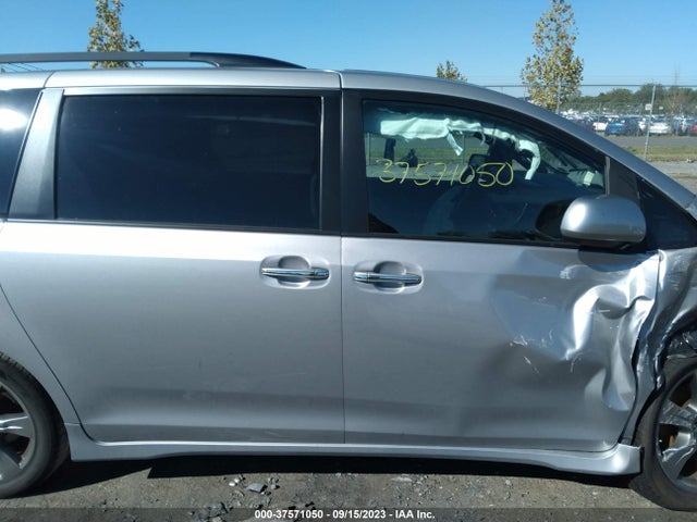 Toyota SIENNA SE 2017 5TDXZ3DC7HS888166 Image 13