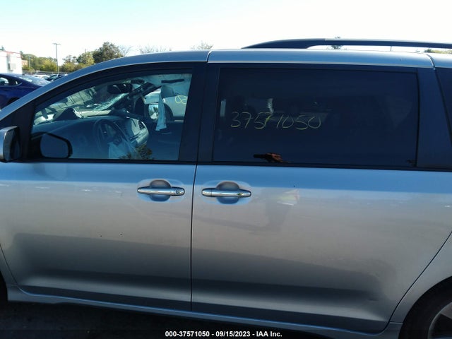 Toyota SIENNA SE 2017 5TDXZ3DC7HS888166 Image 14