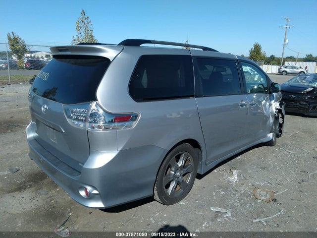 Toyota SIENNA SE 2017 5TDXZ3DC7HS888166 Image 4