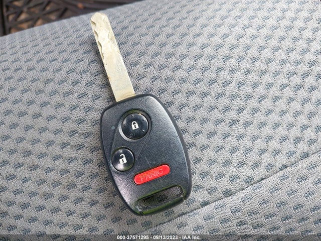 2005 HONDA PILOT EX-L VIN: 5FNYF18585B042223