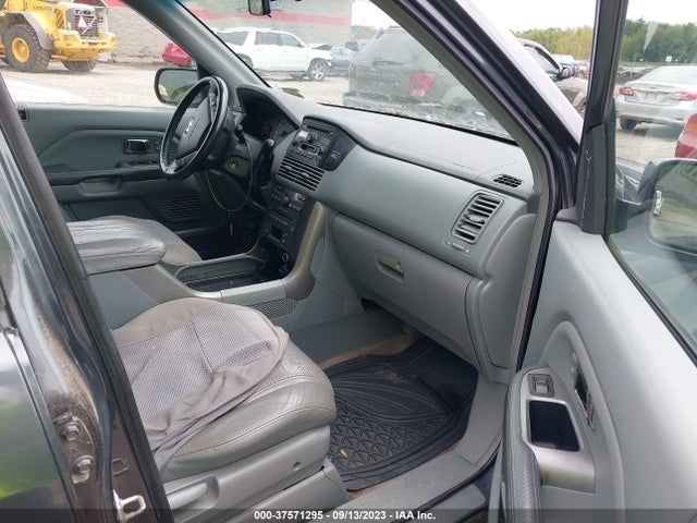 2005 HONDA PILOT EX-L VIN: 5FNYF18585B042223