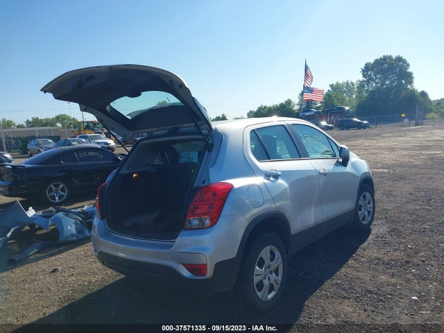 Chevrolet TRAX LS 2018 KL7CJKSBXJB730666 Image 4