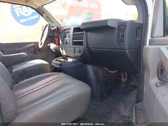 Chevrolet EXPRESS CARGO VAN 2016 1GCWGAFF1G1151828 Image 5