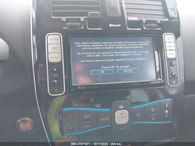 1N4AZ0CP9FC327335 Nissan LEAF SV