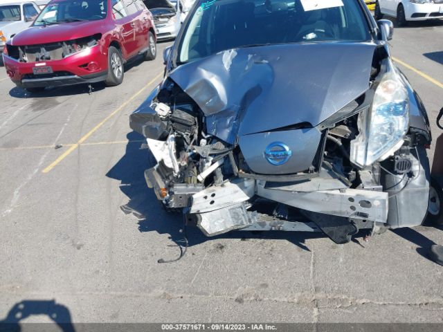 1N4AZ0CP9FC327335 Nissan LEAF SV