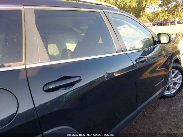 1C4PJLCB1GW281470 Jeep Cherokee Latitude