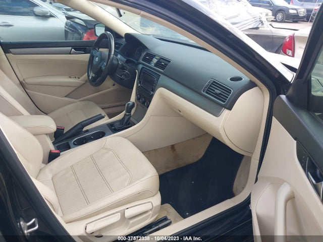 1VWBV7A3XFC043891 Volkswagen Passat 2.0l Tdi Se W/sunroof