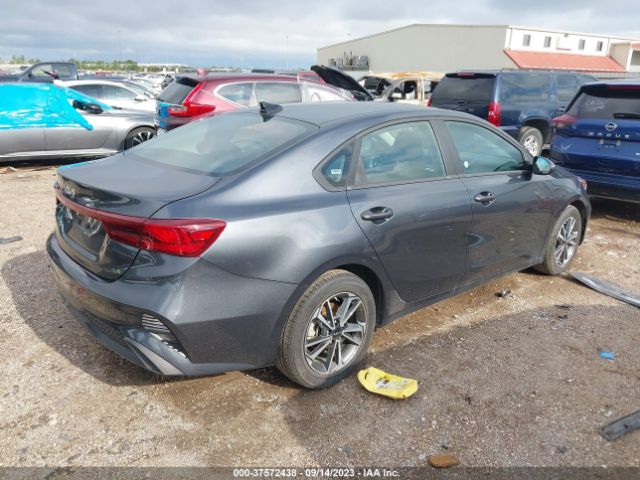 3KPF24AD8PE572058 KIA Forte Lxs