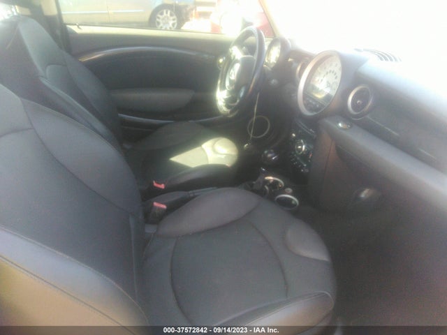 2011 MINI COOPER S CLUBMAN WMWZG3C52BTY36211 Photo 4