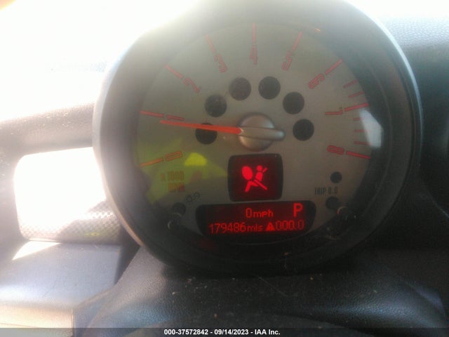2011 MINI COOPER S CLUBMAN WMWZG3C52BTY36211 Photo 6