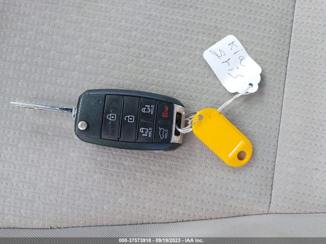 KIA SEDONA LX 2016 KNDMB5C17G6148652 Image 3