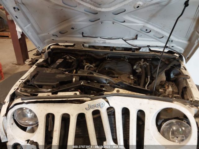 1C4BJWDG4HL710156 Jeep Wrangler Unlimited Sport