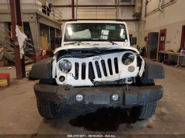 1C4BJWDG4HL710156 Jeep Wrangler Unlimited Sport
