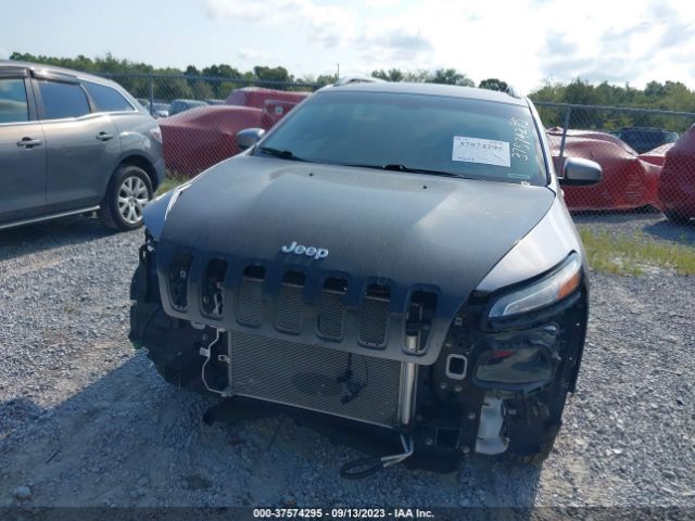1C4PJMCBXJD563888 Jeep Cherokee Latitude