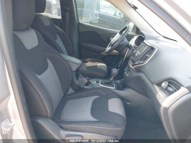 1C4PJMCBXJD563888 Jeep Cherokee Latitude