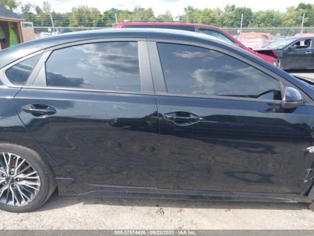 3KPF54AD2NE470341 KIA Forte Gt-line