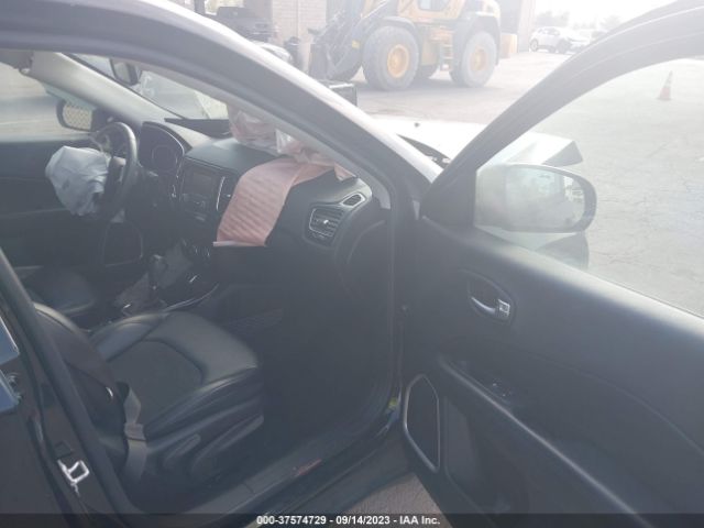 3C4NJCBBXJT305013 Jeep Compass Altitude