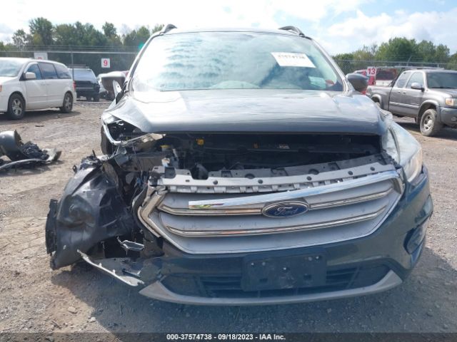 1FMCU9GD0JUB33300 Ford ESCAPE SE