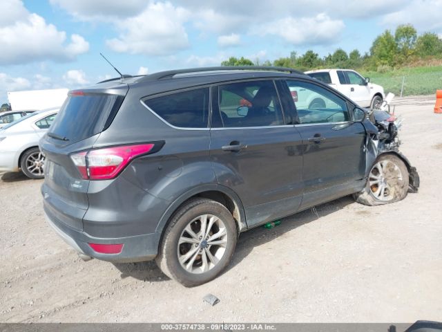 1FMCU9GD0JUB33300 Ford ESCAPE SE