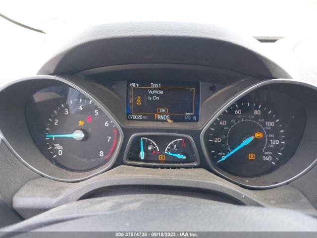 1FMCU9GD0JUB33300 Ford ESCAPE SE