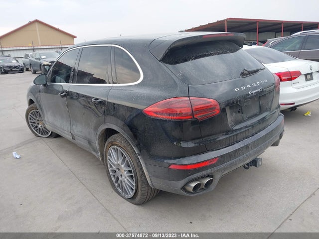 2016 PORSCHE CAYENNE WP1AB2A24GLA94837 Photo 2
