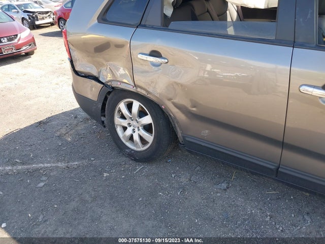 2012 KIA SORENTO LX VIN: 5XYKTCA64CG255155