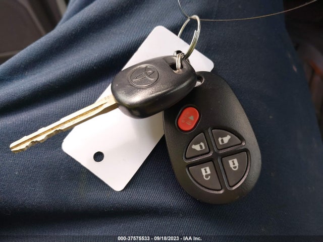 Toyota SIENNA LE 2018 5TDKZ3DC2JS910414 Image 11