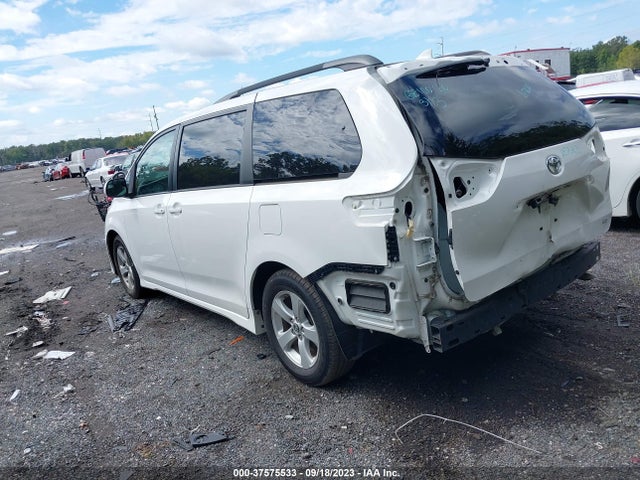 Toyota SIENNA LE 2018 5TDKZ3DC2JS910414 Image 3