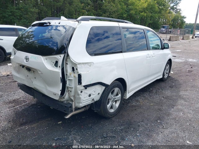 Toyota SIENNA LE 2018 5TDKZ3DC2JS910414 Image 4
