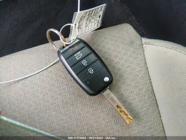 5XXGT4L33HG143652 KIA Optima Lx