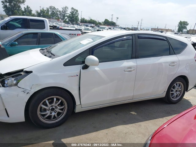 Toyota Prius V Two/five/three/four 2017 JTDZN3EU3HJ067011 Image 14