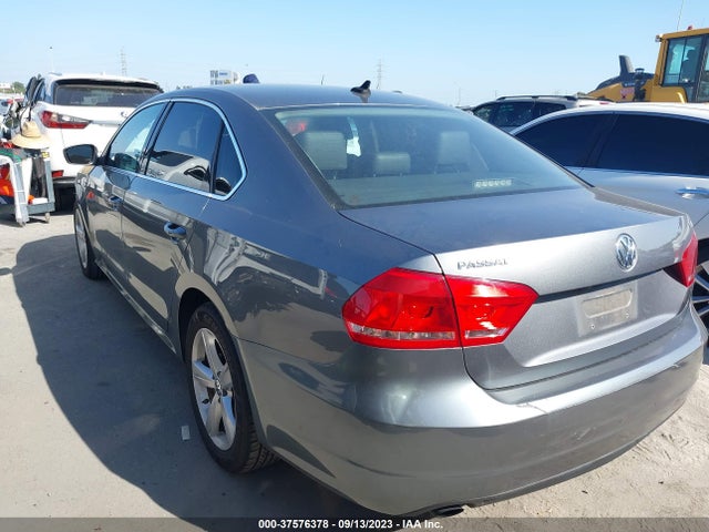 1VWAT7A37FC104180 Volkswagen Passat 1.8t Limited Edition