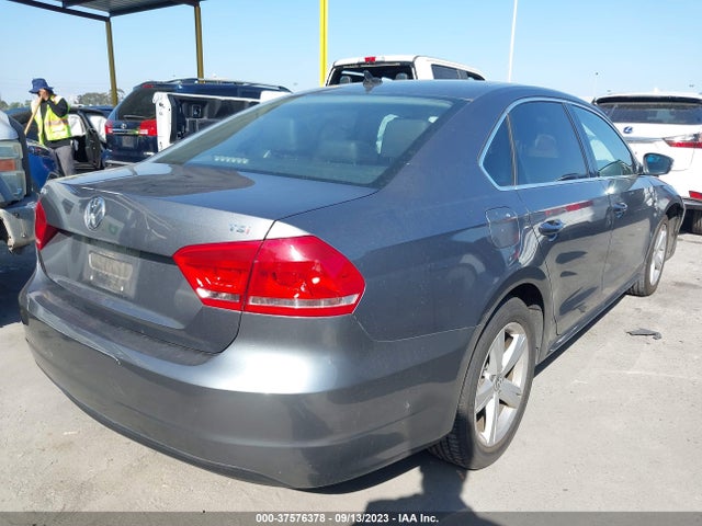 1VWAT7A37FC104180 Volkswagen Passat 1.8t Limited Edition