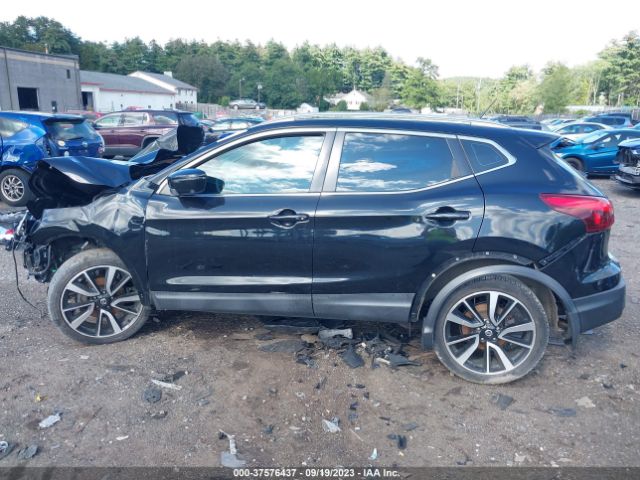 JN1BJ1CR8JW205511 Nissan Rogue Sport Sl