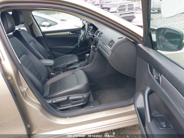 1VWAT7A32FC025600 Volkswagen Passat 1.8t Wolfsburg Ed