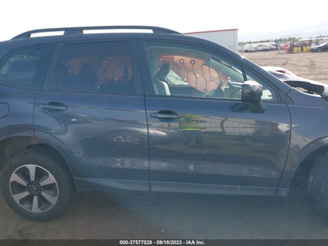 JF2SJAGC4JH582572 Subaru Forester Premium