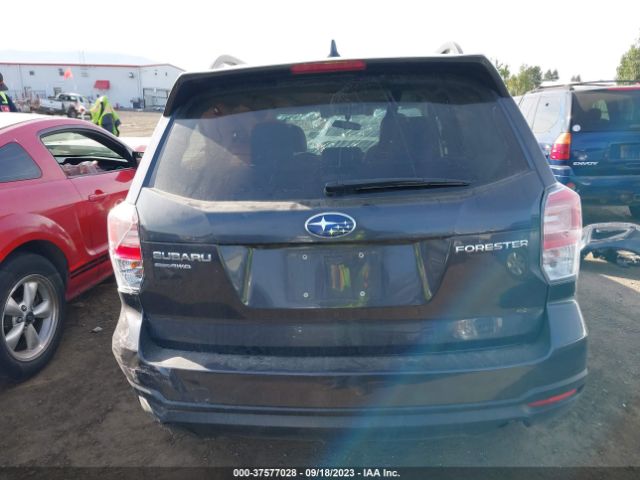 JF2SJAGC4JH582572 Subaru Forester Premium
