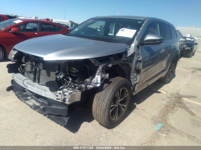 Toyota Highlander Le 2018 5TDBZRFH3JS884790 Image 2