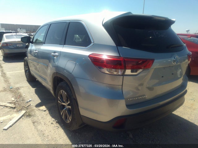 Toyota Highlander Le 2018 5TDBZRFH3JS884790 Image 3