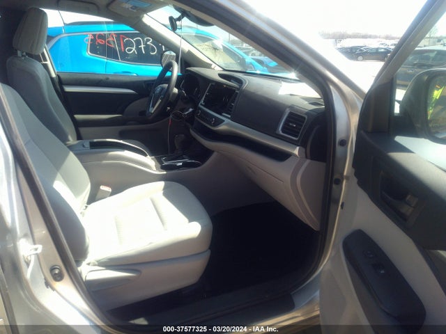Toyota Highlander Le 2018 5TDBZRFH3JS884790 Image 5