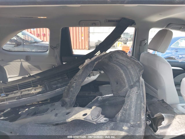 Toyota Highlander Le 2018 5TDBZRFH3JS884790 Image 8