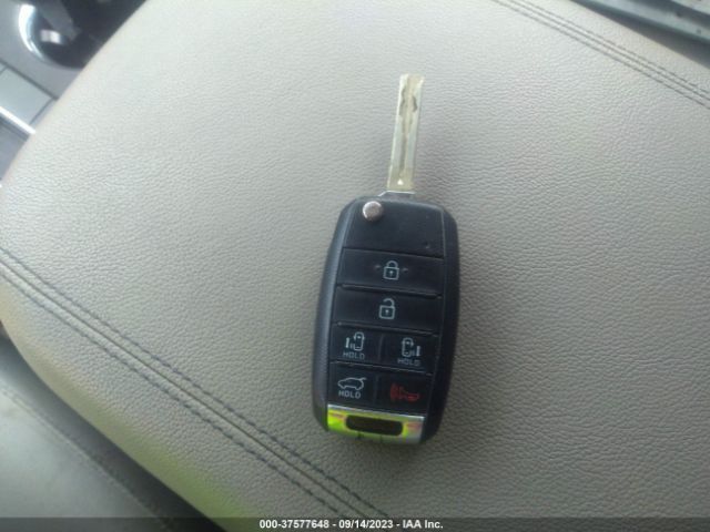 KNDMB5C15L6654717 KIA SEDONA LX