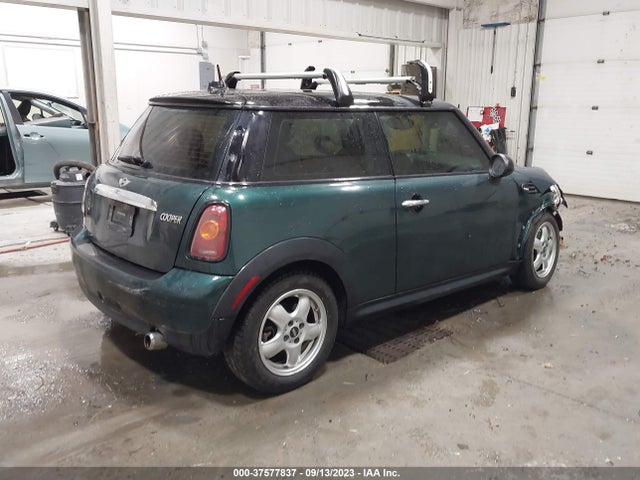 2010 MINI COOPER HARDTOP WMWMF3C50ATZ62062 Photo 3