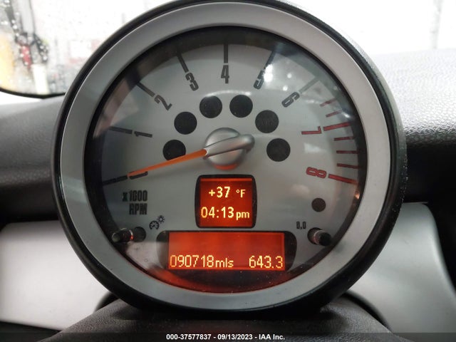 2010 MINI COOPER HARDTOP WMWMF3C50ATZ62062 Photo 6