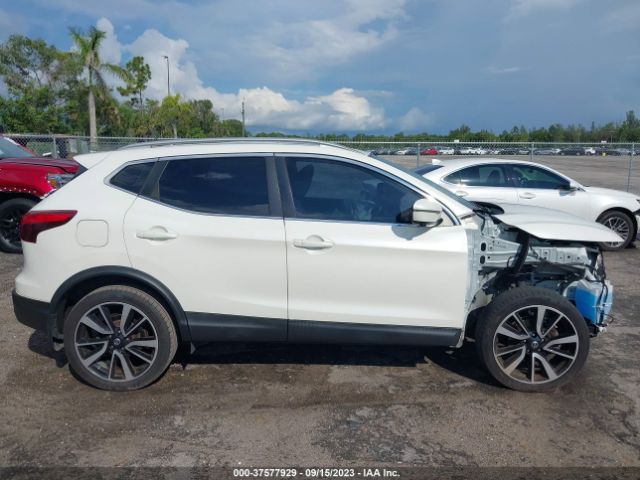 JN1BJ1CR2JW210879 Nissan Rogue Sport Sl
