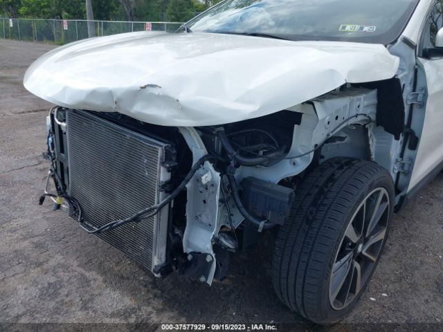 JN1BJ1CR2JW210879 Nissan Rogue Sport Sl