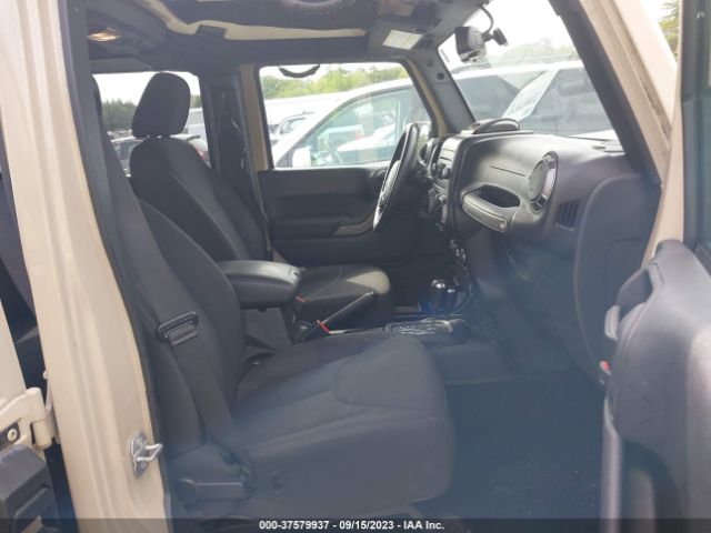 1C4BJWDG5GL230206 Jeep Wrangler Unlimited Sport