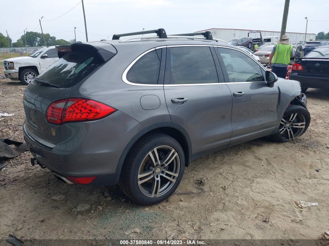 2014 PORSCHE CAYENNE WP1AA2A22ELA01359 Photo 3